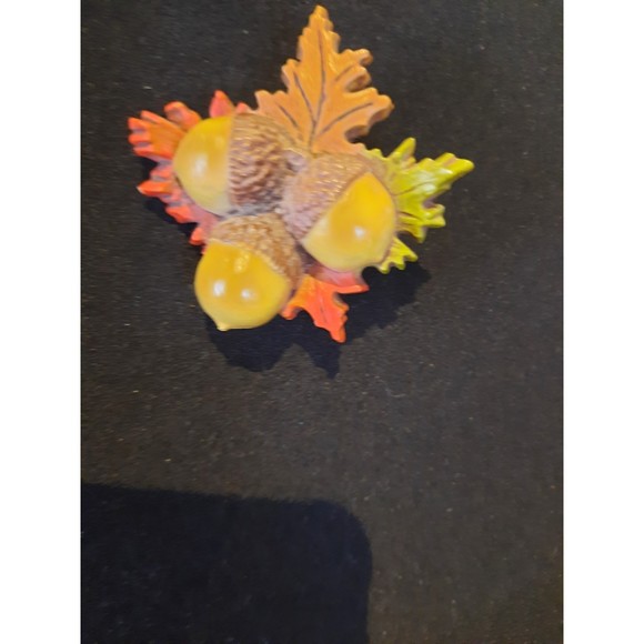 Vintage Plastic Acorn with Oak Leave Pin, Brooch, Fall Pin - Picture 2 of 8